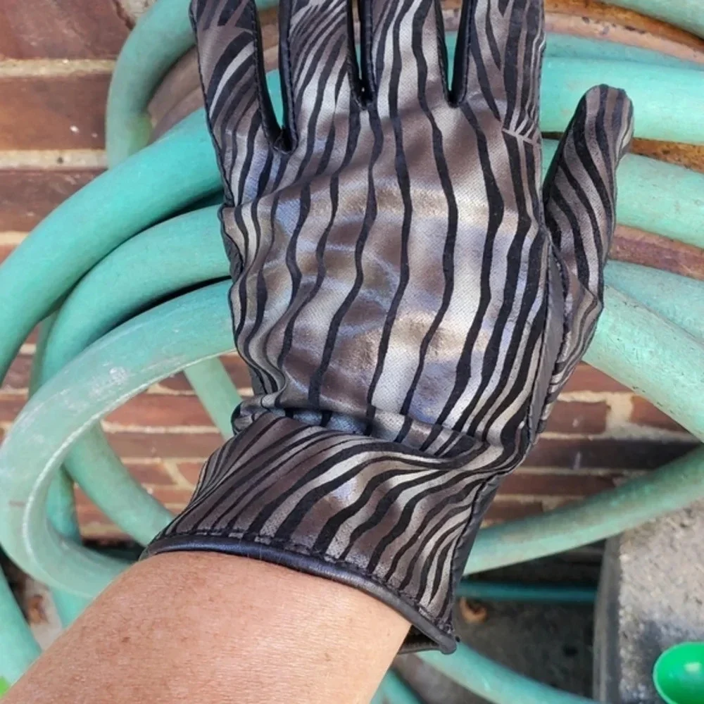Metallic‎ Leather Gloves M